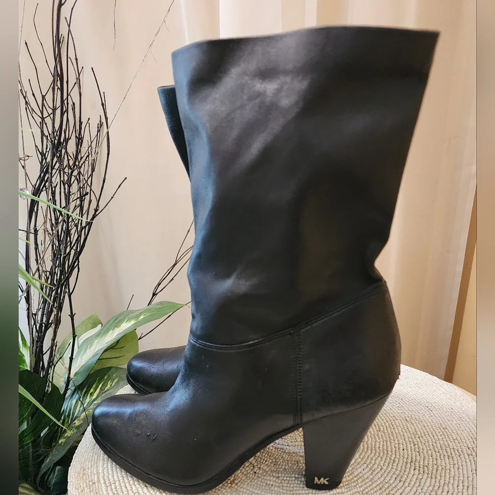 Michael Kors Leather Boots siz7.Conditin Ok.See 2 Last Picture Small Skrach .7 - Picture 3 of 10
